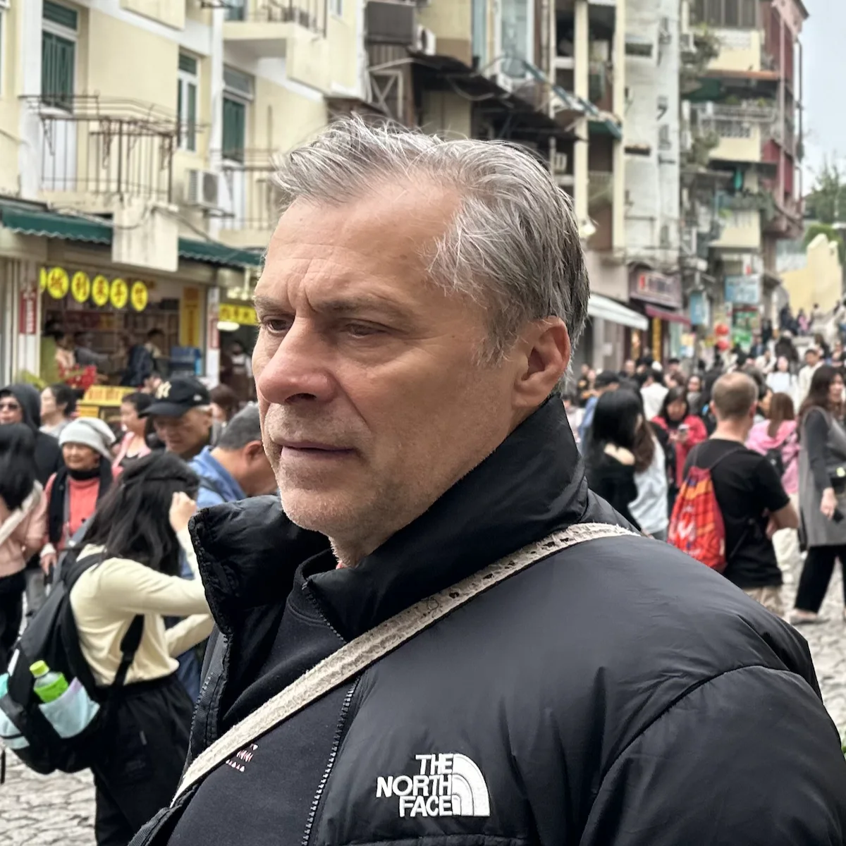 Портрет писателя Анатолия Холоденко